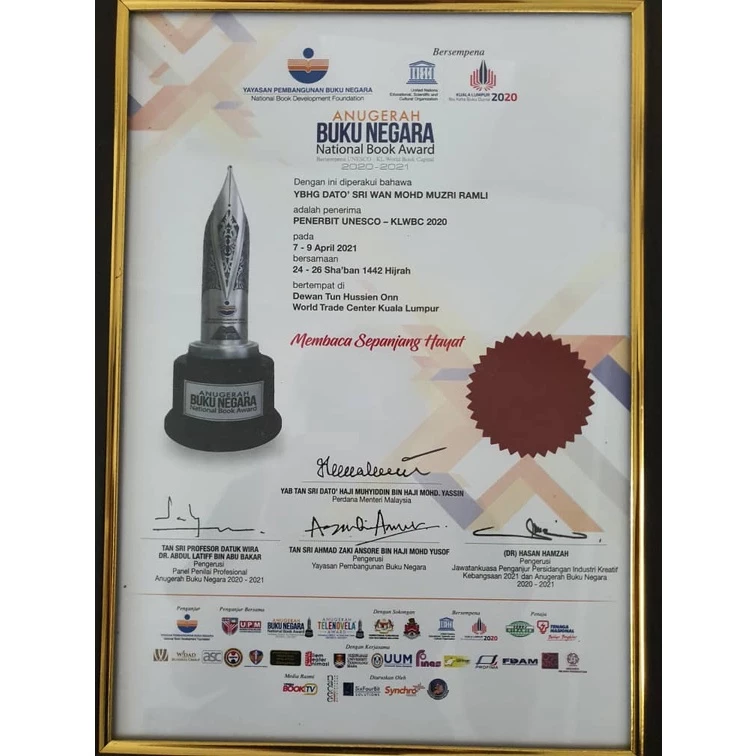 Karyaseni Novel: Inayah : Maria Kajiwa ISBN: 978-967-469-027-4