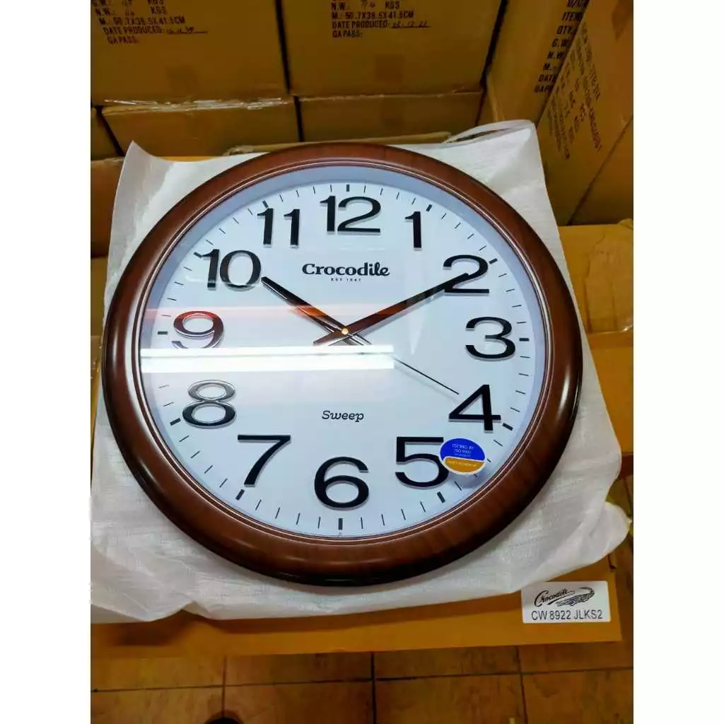 Crocodile 48 x 5.4 cm Classical Sweep Movement Wooden Pattern 3D Arabic Numeral Round Shape Wall Clock model CW8922