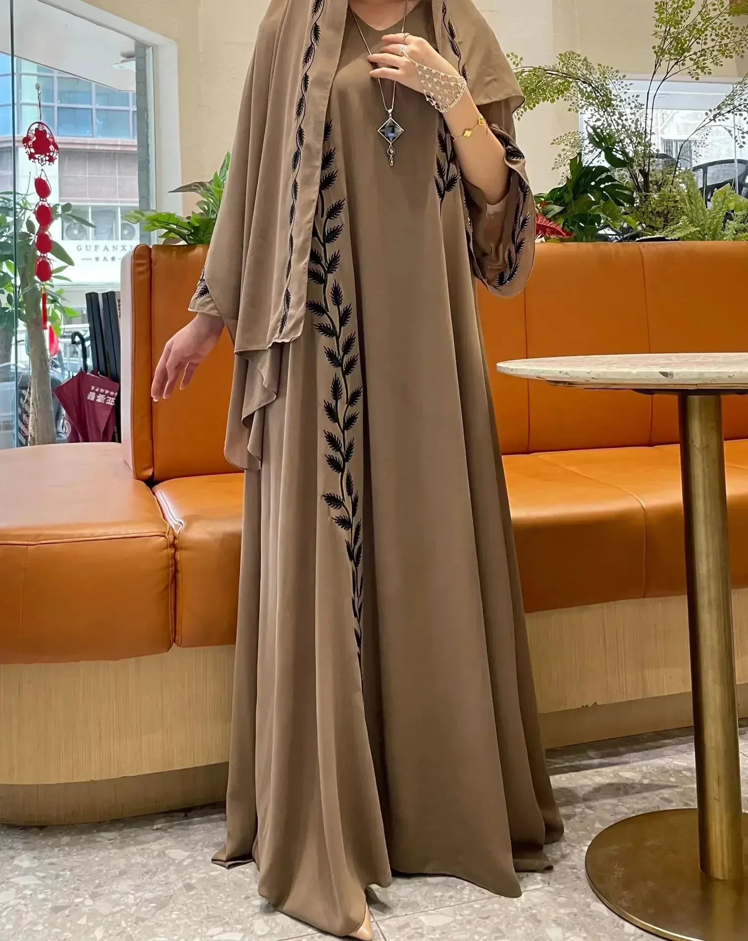 Abaya Muslim Eid untuk Wanita Pakaian Sulaman dengan Tudung Set 2 Keping Dubai Arab Jubah Panjang Maghribi Abaya Kaftan Tudung Cantik