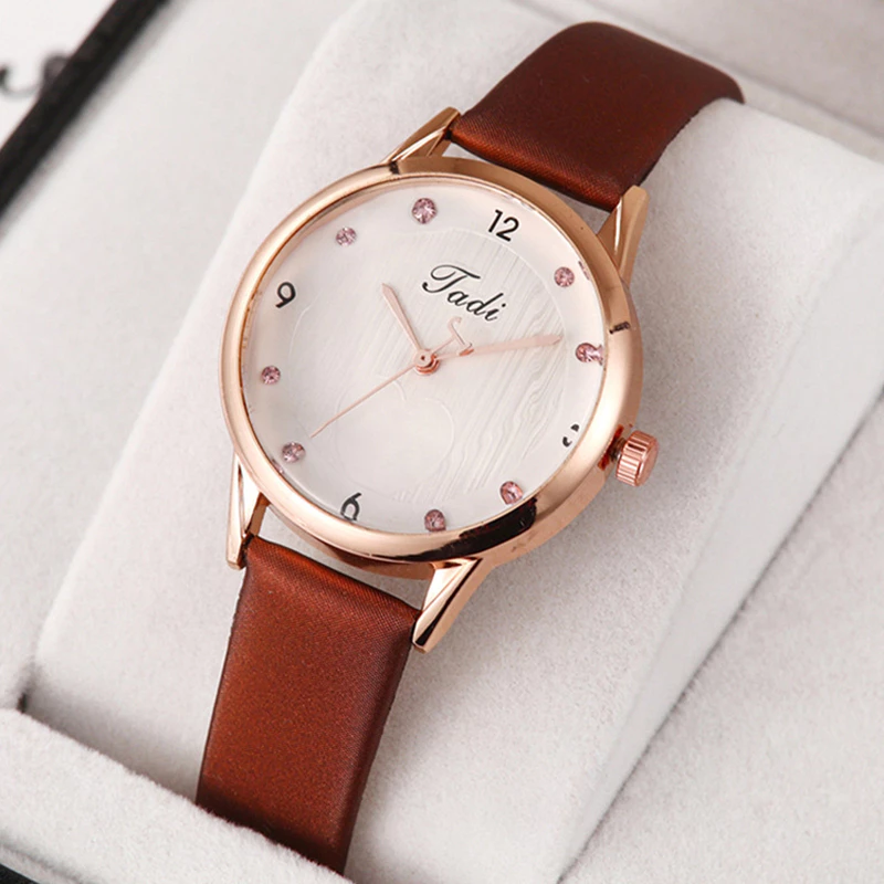 popular fashion diamond-studded heart colorful diamond women's watch with a leather strap for girls. Jam tangan wanita berlian