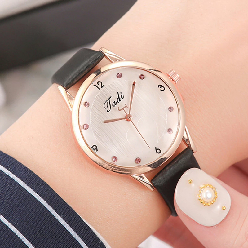 popular fashion diamond-studded heart colorful diamond women's watch with a leather strap for girls. Jam tangan wanita berlian