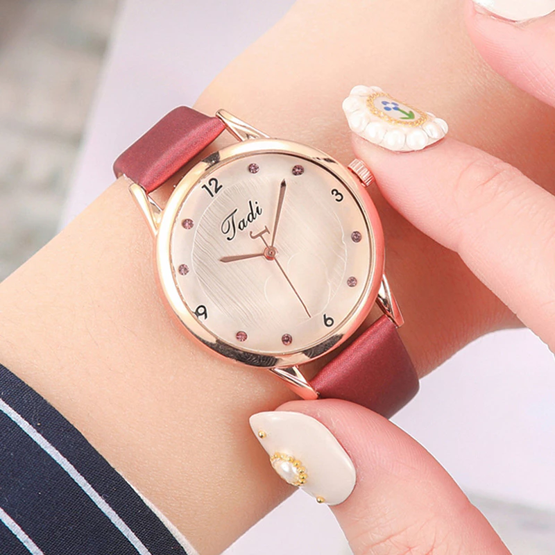 popular fashion diamond-studded heart colorful diamond women's watch with a leather strap for girls. Jam tangan wanita berlian