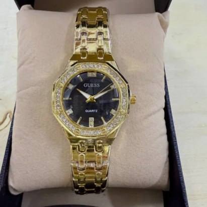 Women's Retro Quartz Watch with Alloy Case and Metal Strap in Silver and White