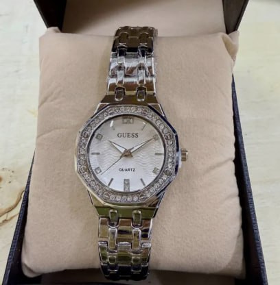 Women's Retro Quartz Watch with Alloy Case and Metal Strap in Silver and White