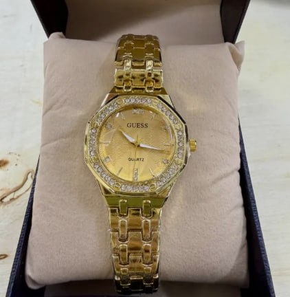 Women's Retro Quartz Watch with Alloy Case and Metal Strap in Silver and White